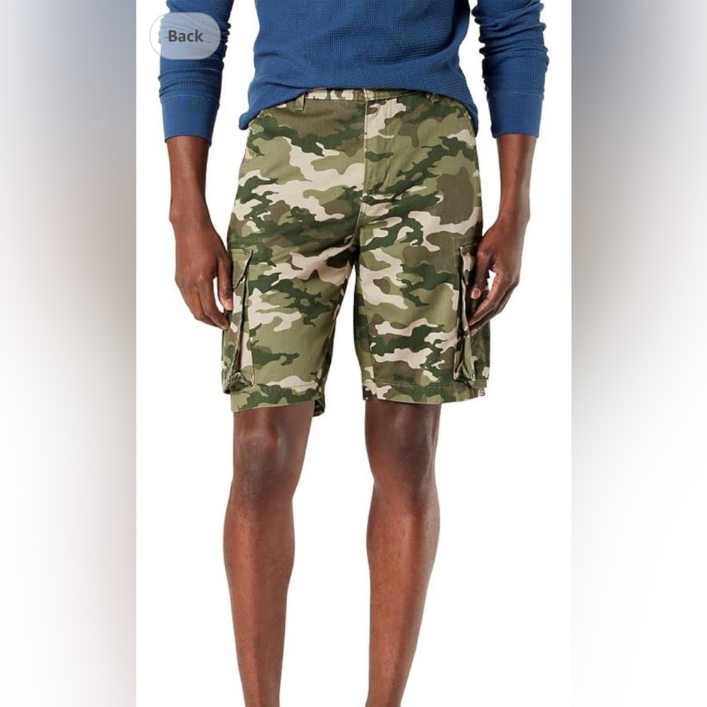 Signature by Levi Strauss & Co. Men's Cargo 10” Camo Shorts   Waist 33”     NWT